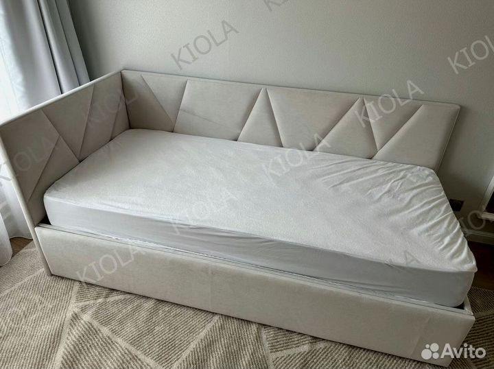 Детская кровать с защитным бортиком