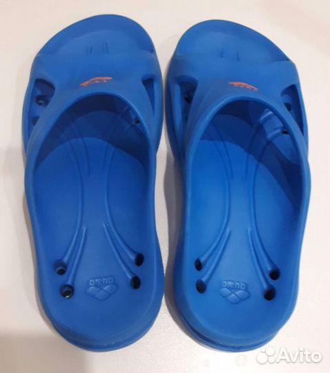Arena шлепки литые. 34размер