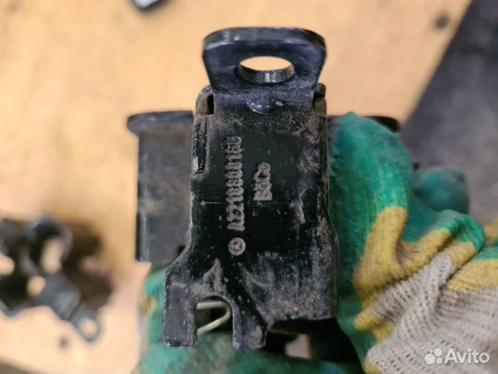 Замок капота Mercedes-Benz S-Klass седан M273.961