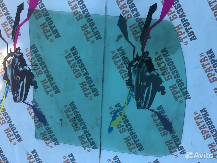 Рено Трафик Стекло переднее правое