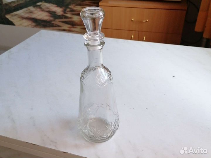 Графин с винтовой крышкой