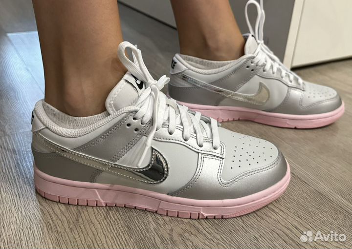 Nike dunk LOW LX “metallic silver/pink foam”