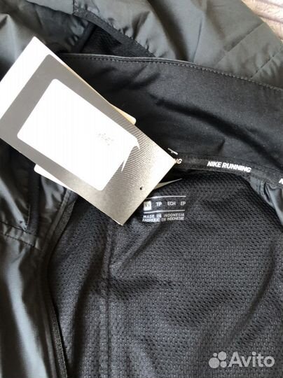 Ветровка Nike Essential