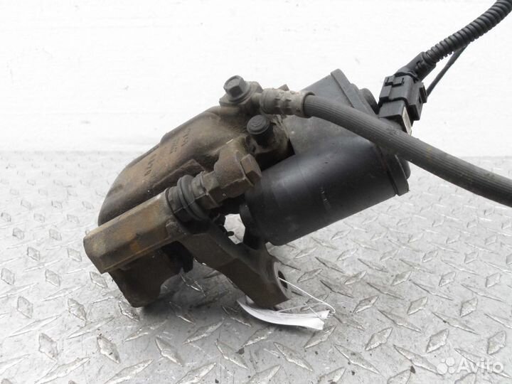 Суппорт задний левый Volkswagen Passat CC 357