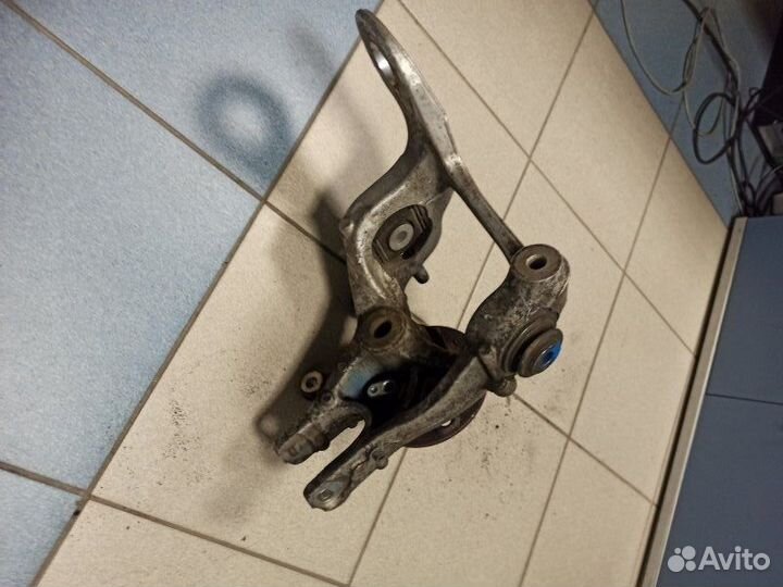 Цапфа задняя левая со ступицей Audi A4 B8 2.0