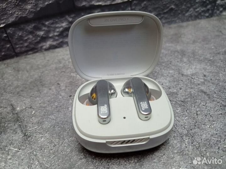 Беспроводные наушники JBL Live Pro+