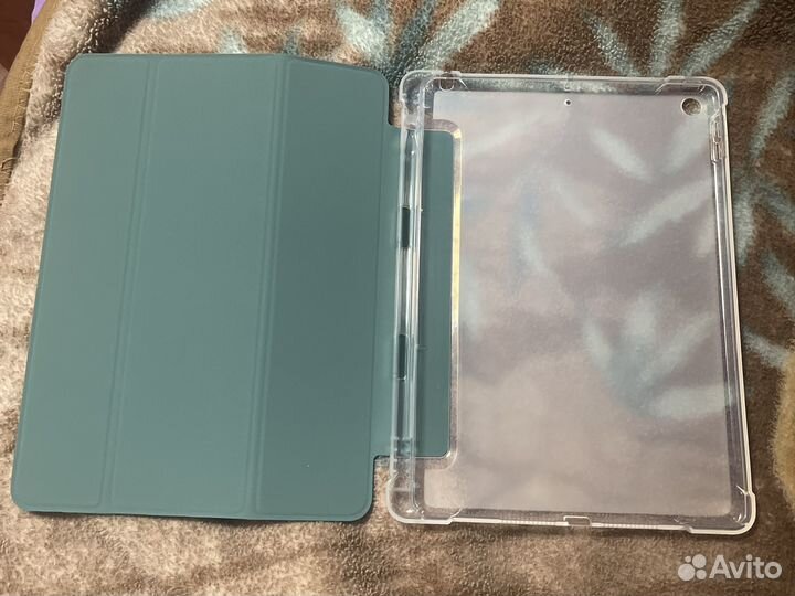 Кожаный чехол на iPad 10.9