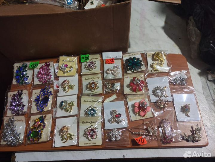 Бижутерия набор комплект и Броши