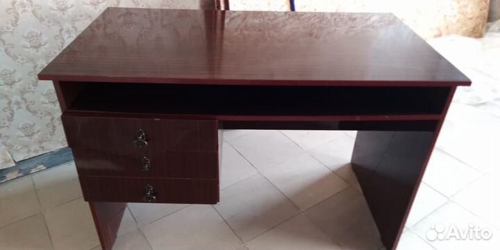 Письменный стол