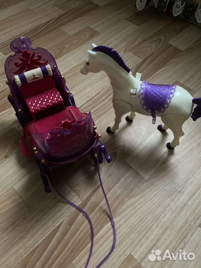 Лошадка с каретой