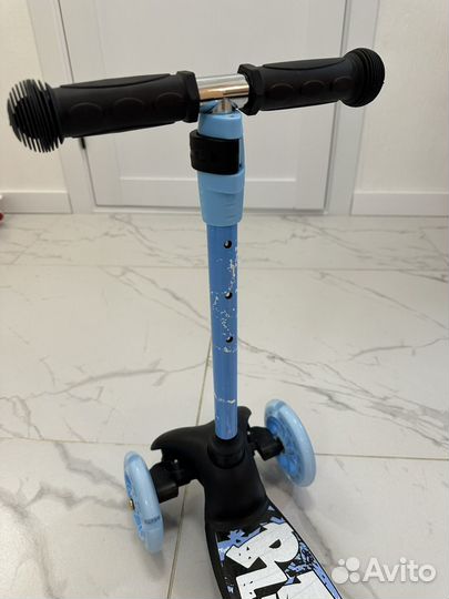 Самокат детский трехколесный новый