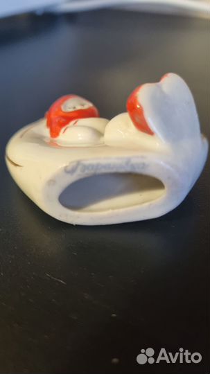 Фарфоровая статуэтка Прилунился