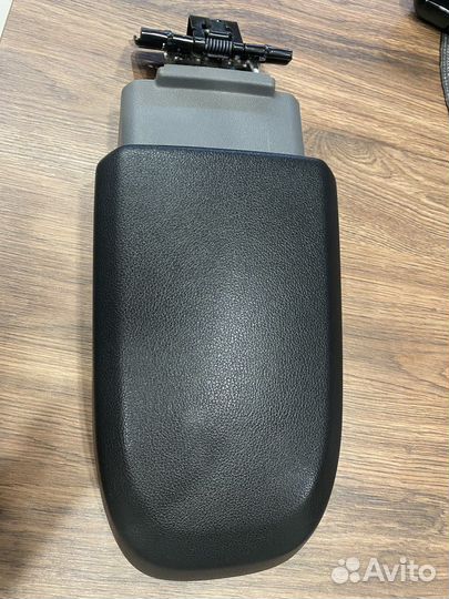 Крышка подлокотник консоли Ford Focus 2