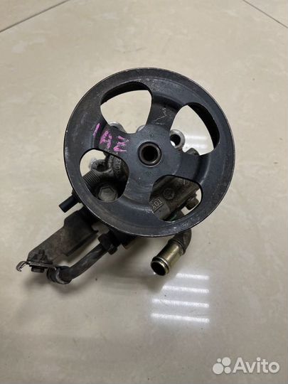 Насос гидроусилителя руля Toyota Avensis T250