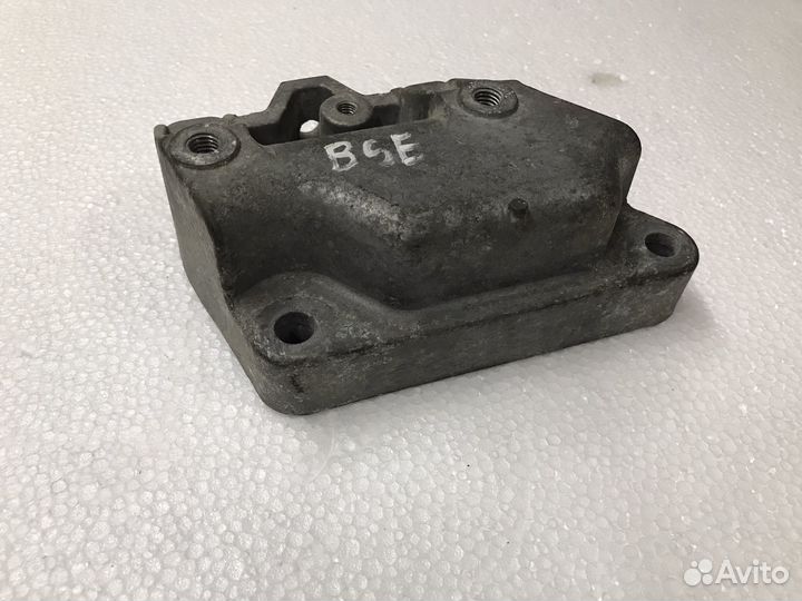 Кронштейн опоры МКПП 1K0199111E Golf 6