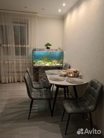 Аквариум с тумбой и рыбками