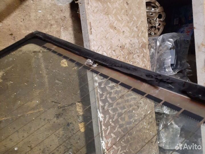 Стекло заднее равон R4