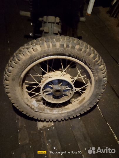 Колесо мотоцикла восход