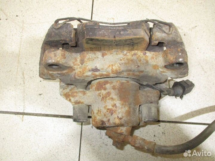 Суппорт передний левый VW Jetta 6 (1B)