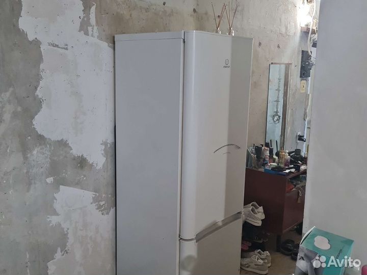 Холодильник indesit