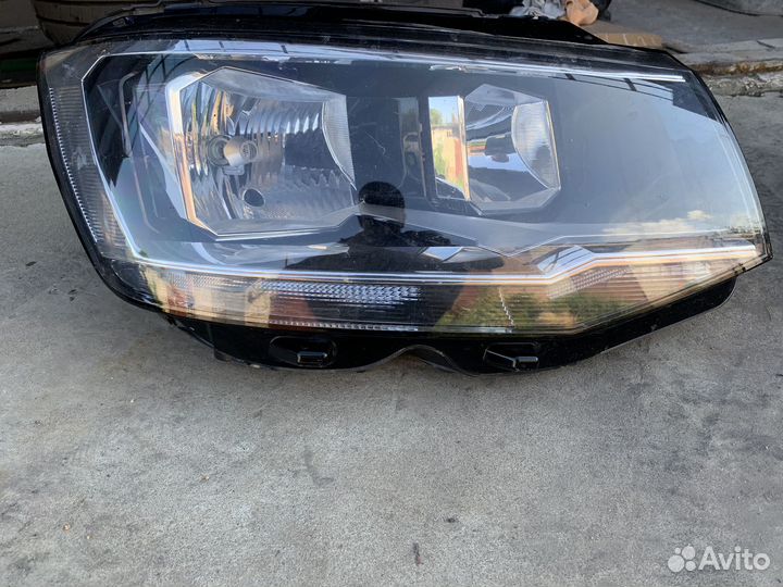 Передняя правая фара Volkswagen Transporter T6