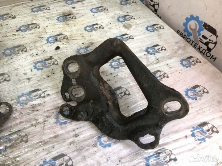 Крепление балки подвески заднее Opel Vectra B
