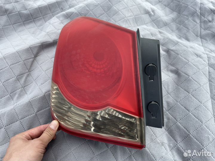 Фонарь задний внешний Шевроле Круз