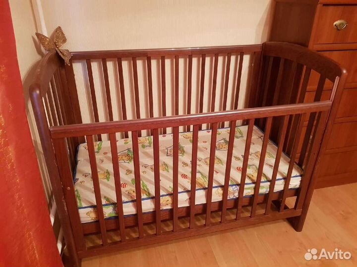 Кровать с матрасом, бортиками, балдахином и бельём