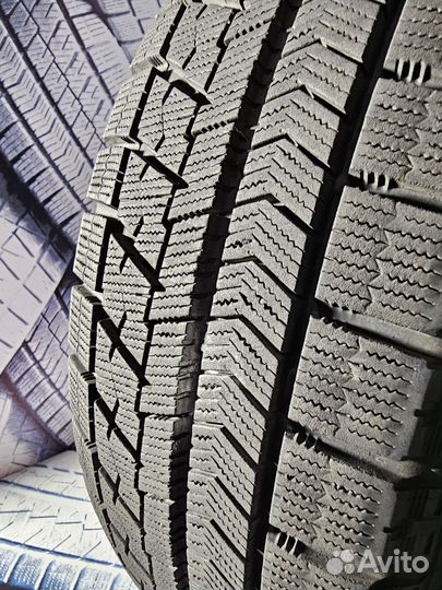 Bridgestone Blizzak VRX 215/60 R17