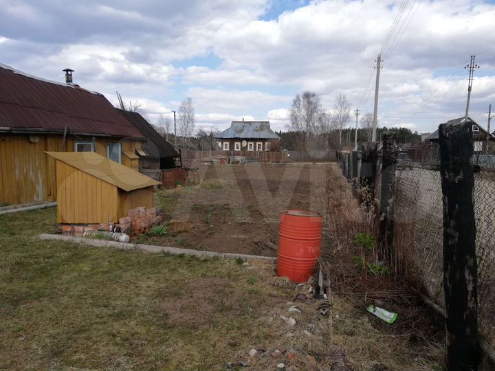 Дом 25 м² на участке 11,8 сот.