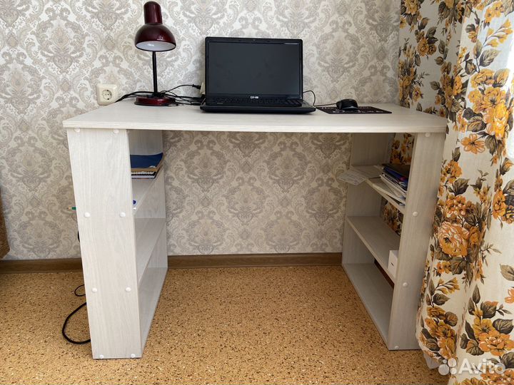 Письменный/компьютерный стол