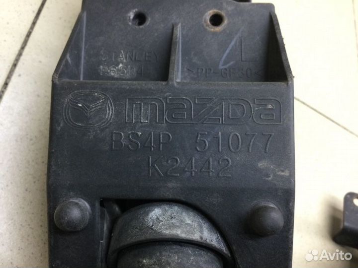 Форсунка омывателя фары левая Mazda 3 BK