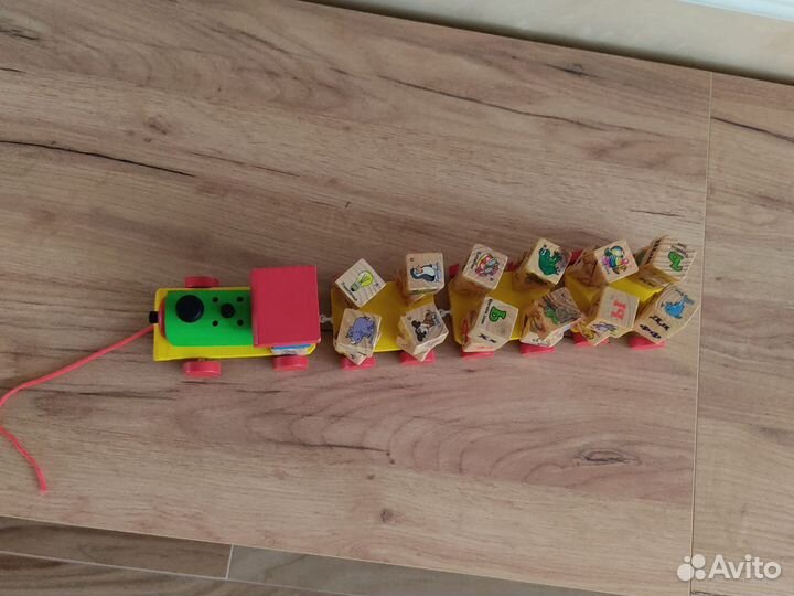 Игрушка паровозик деревянный алфавит
