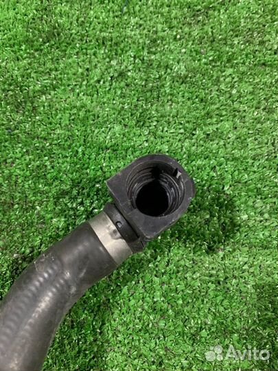 Патрубок системы охлаждения Mercedes-Benz E-Class