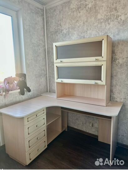 Шкафчик навесной с дверцами