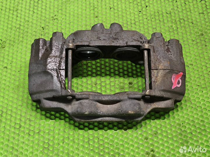 Суппорт передний левый Land Cruiser Prad 150 Prado