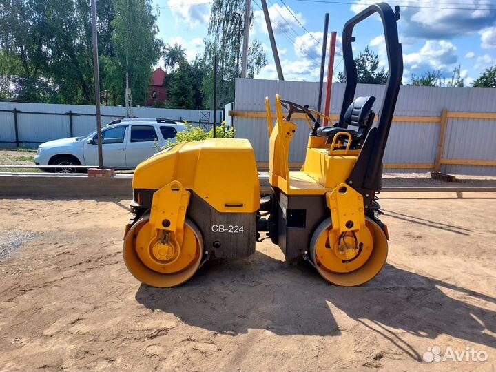 Дорожный каток CAT CB24B, 2011