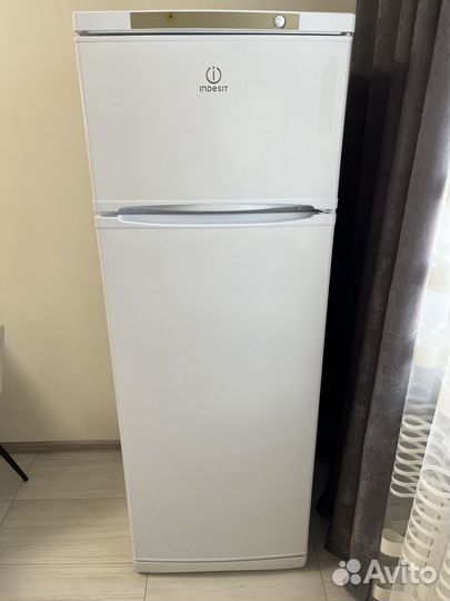 Холодильник Indesit st167.028