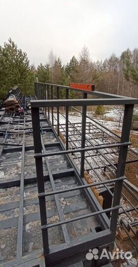 Дом с двумя террасами из 40 футового морского конт