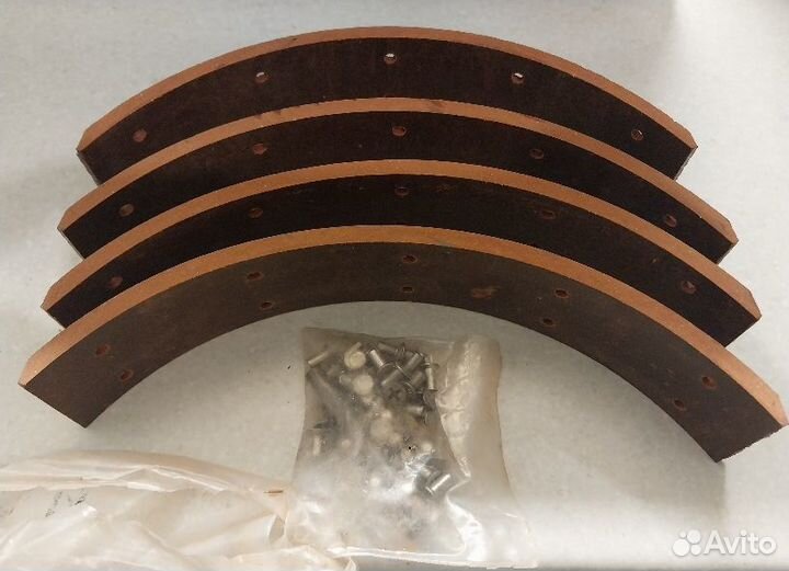 Тормозные колодки на Москвич (ремкомплект)