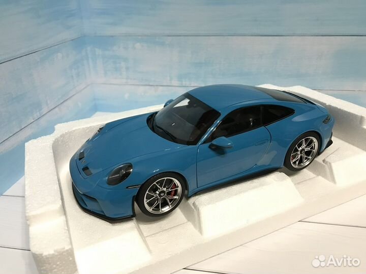 Porsche 911 GT3 Touring (992) 1/18 Miami blue