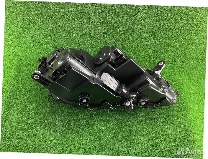 Фара левая Фольксваген Пассат 10-15