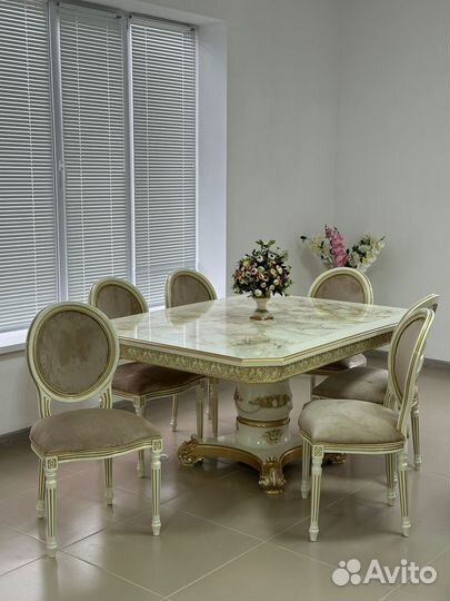 Стол квадратный