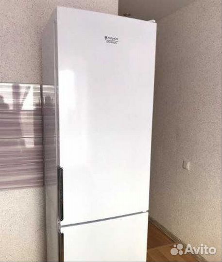 Холодильник Hotpoint Ariston. Новинка. No frost