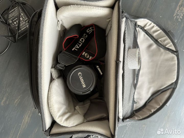 Зеркальный фотоаппарат canon 550d