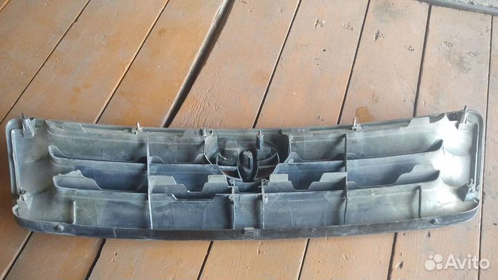 Решетка радиатора Toyota Ipsum