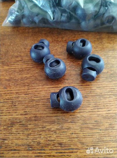 Зажим для шнурка, подпружиненный