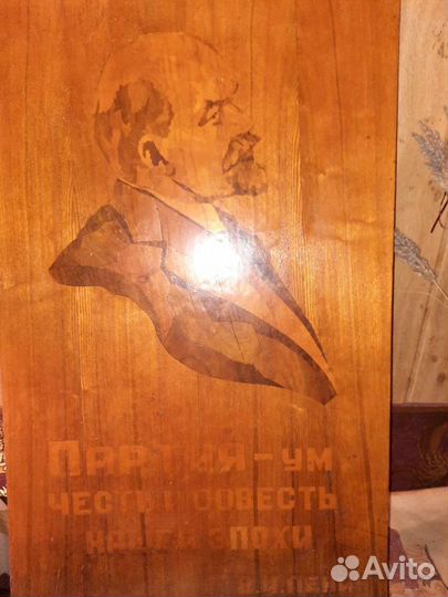 Панно с инкрустацией портрета Ленина