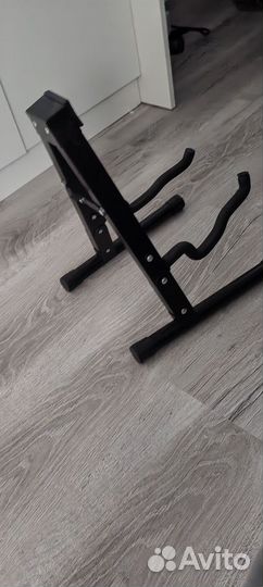 Подставка для гитары напольная