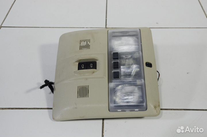 Плафон освещения салона Land Rover Discovery L319